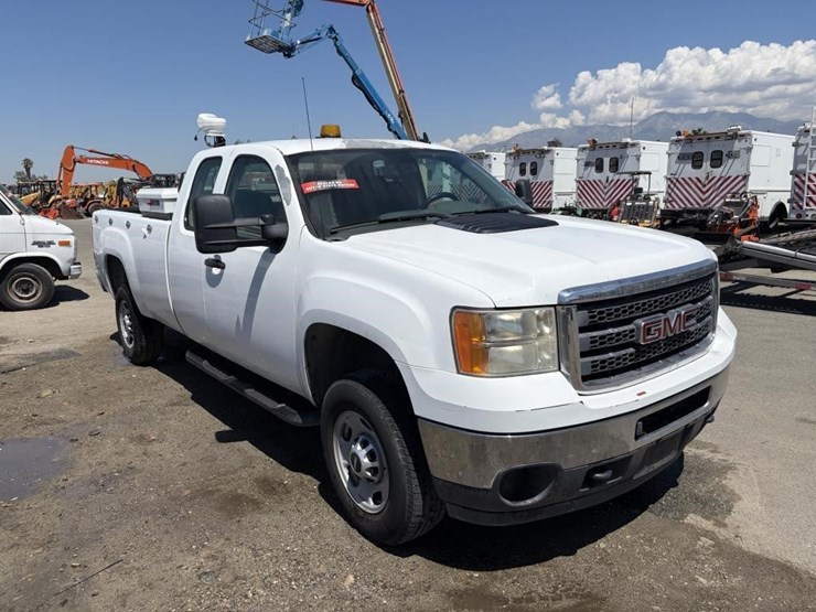 2012-gmc-sierra-2500-image-2