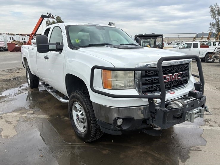 2012-gmc-sierra-2500-image-2