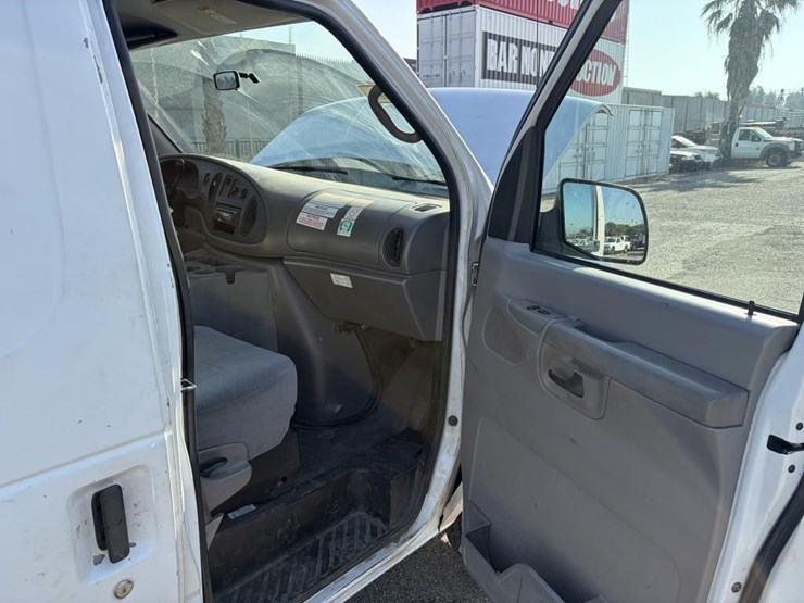 2002-ford-e350-image-10