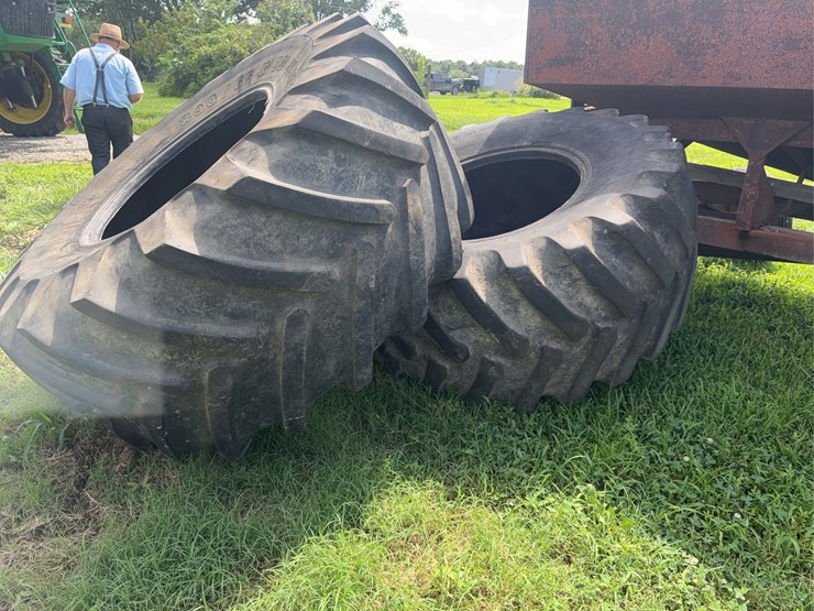 set-of-2-(800/65r32)-tires-image-4
