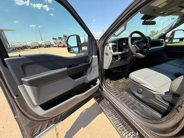 2023-ford-f250-image-14