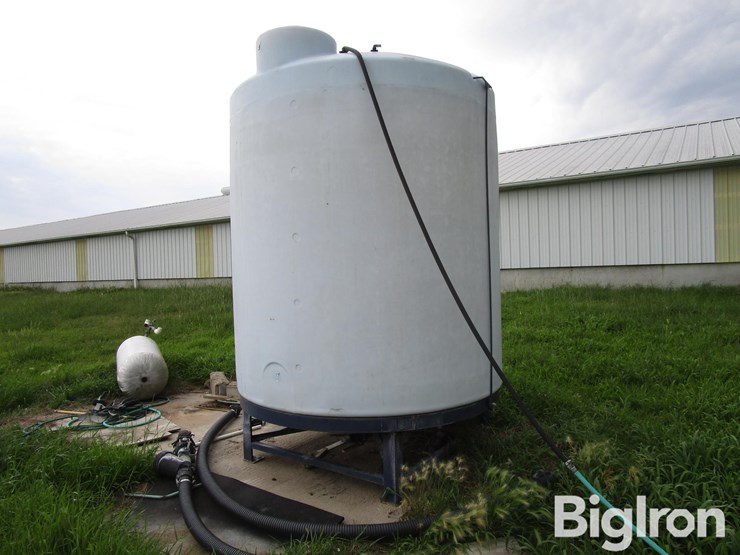 3000-gal-water-tank-on-skid,-hose-and-fittings-image-1