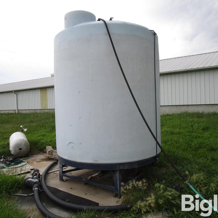 3000-Gal Water Tank On Skid, Hose And Fittings