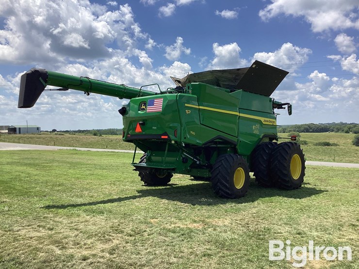 2025-john-deere-s7-700-image-5