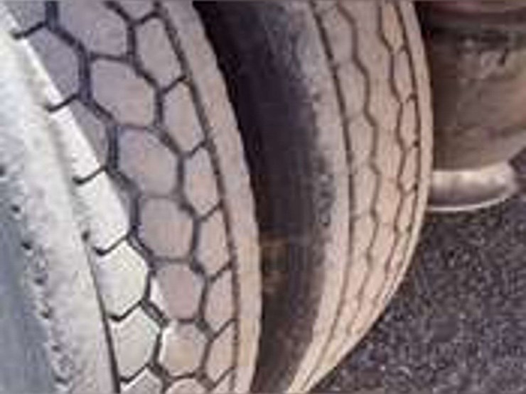 2007-freightliner-m2-106-image-45
