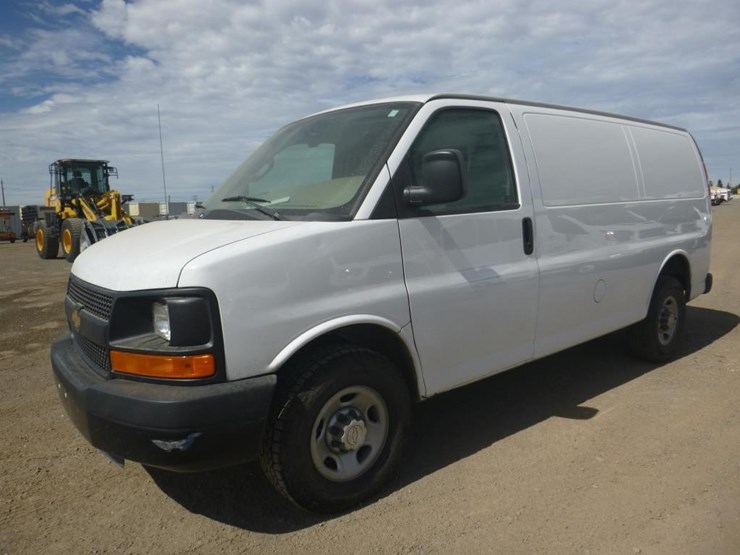 2016-chevrolet-express-3500-image-1