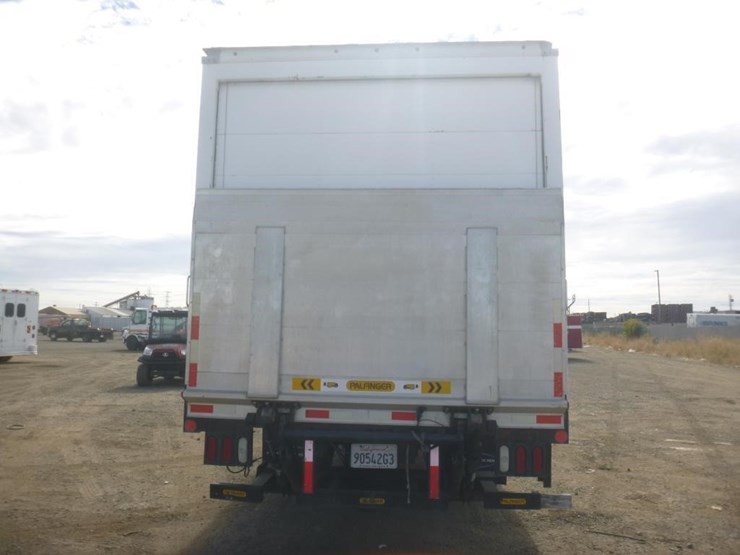 2017-isuzu-nrr-image-6