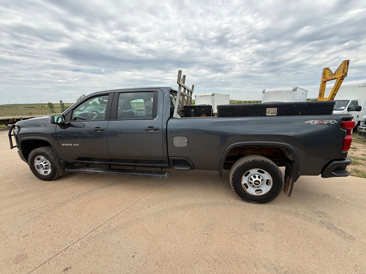 2020-chevrolet-silverado-2500hd-image-10