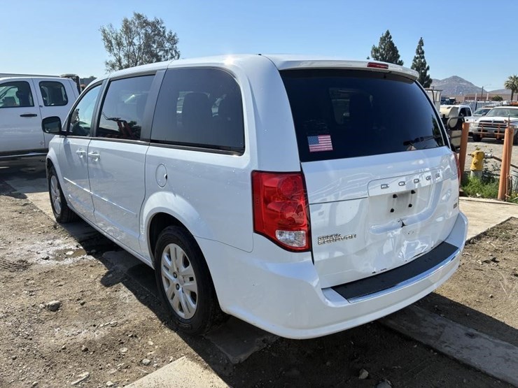 2017-dodge-grand-caravan-image-4