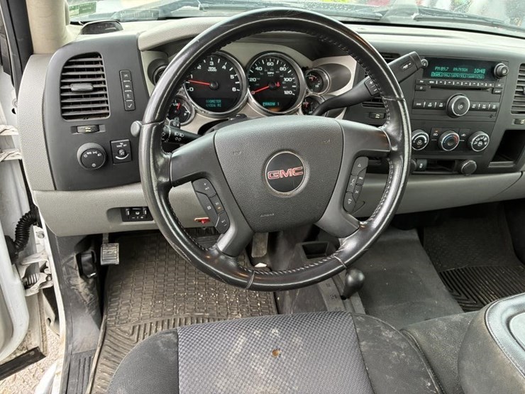 2012-gmc-sierra-3500-image-17