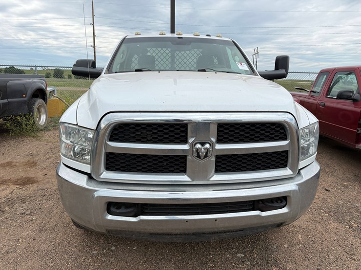 2015-dodge-ram-3500-image-3