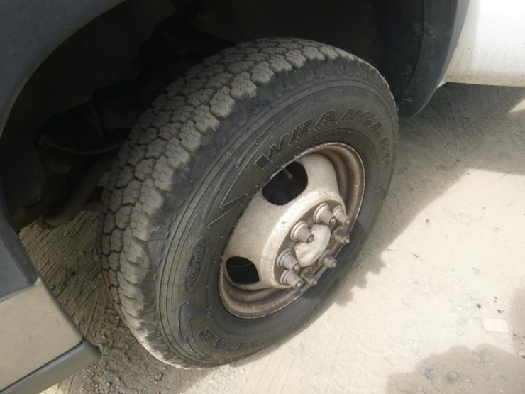 2005-chevrolet-3500-image-13