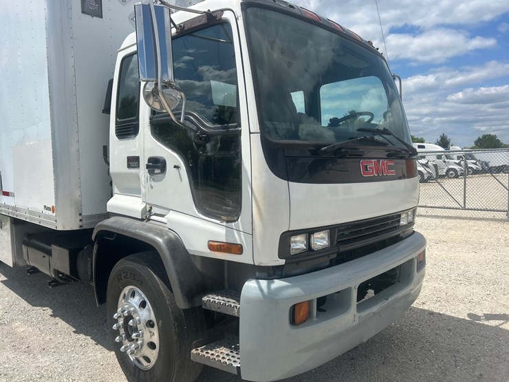 2001-gmc-t7500-image-14