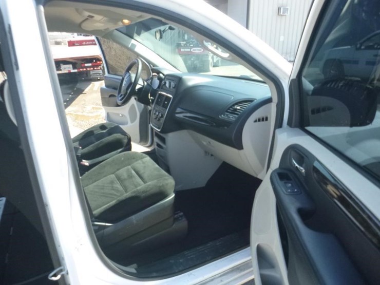 2017-dodge-grand-caravan-image-6