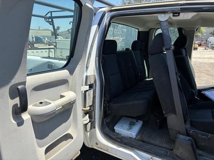 2012-gmc-sierra-2500-image-16