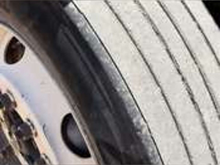 2007-freightliner-m2-106-image-43