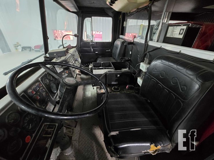 1991-seagrave-pumper-image-9