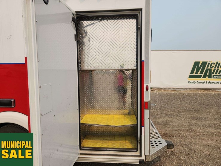 2013-ford-e450-image-19