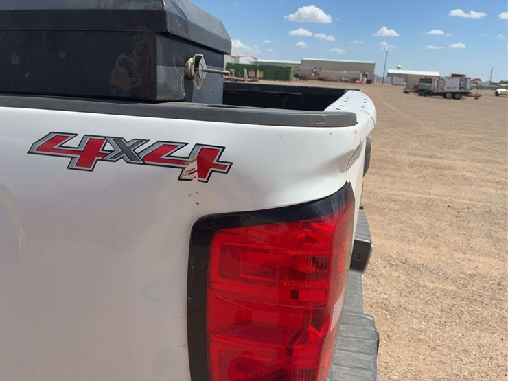 2015-chevrolet-silverado-2500-image-9