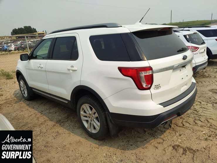 2019-ford-explorer-image-2