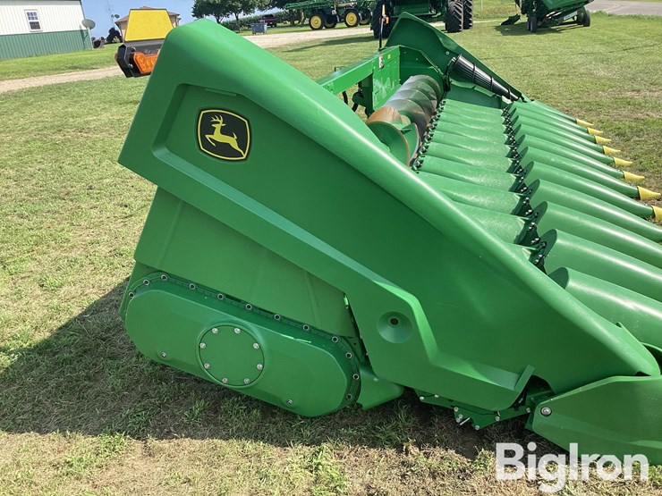 2025-john-deere-cr12-image-15