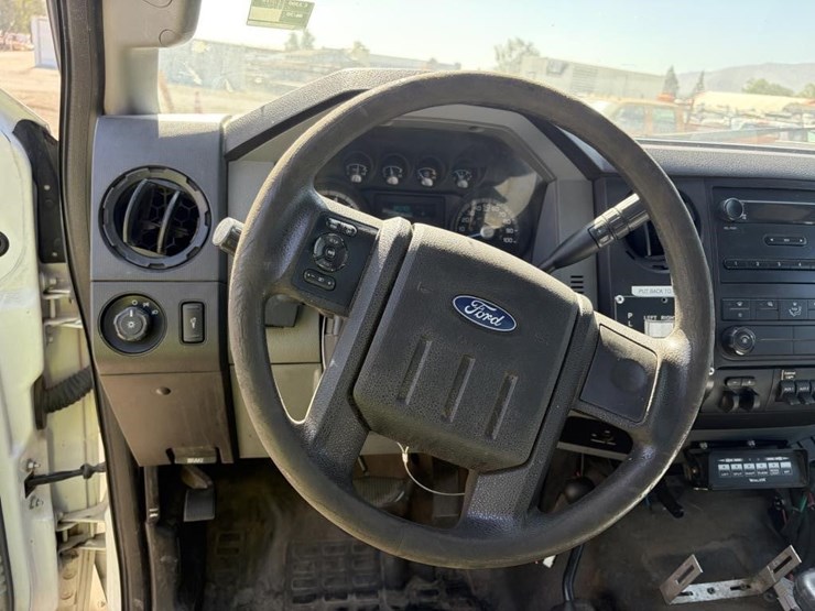 2014-ford-f350-xl-image-12