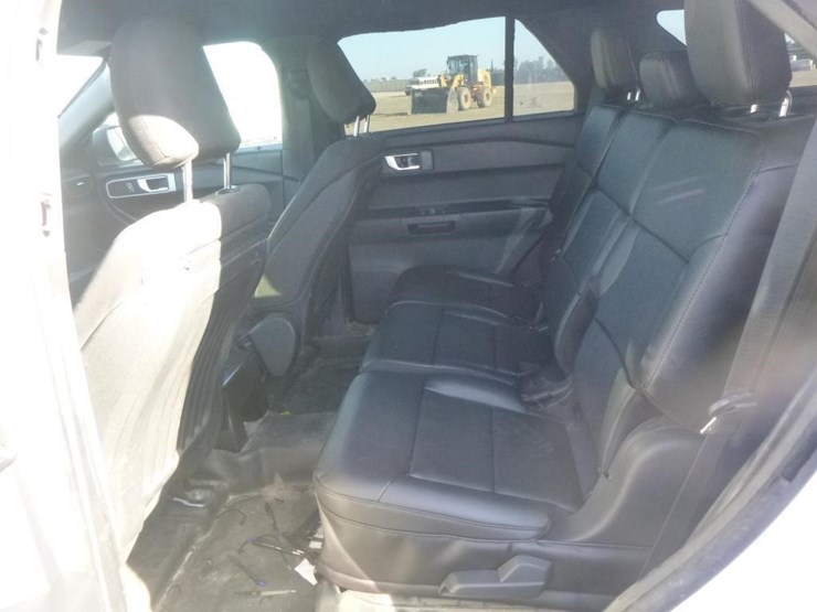 2020-ford-explorer-image-14