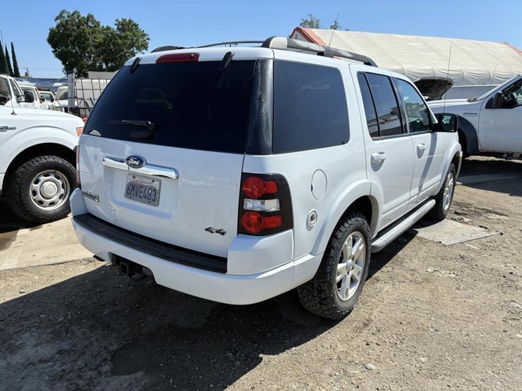 2010-ford-explorer-image-3