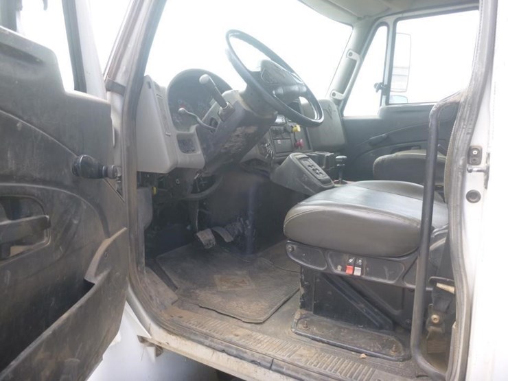 2013-international-durastar-4300-image-13