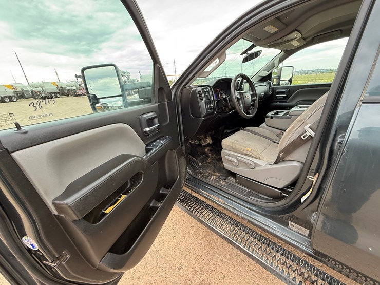 2018-chevrolet-silverado-2500hd-image-12
