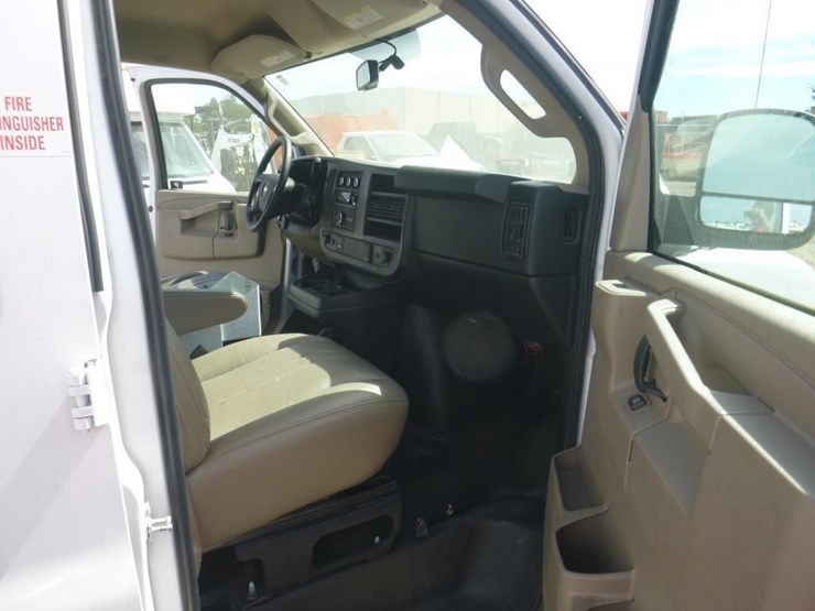 2016-chevrolet-express-3500-image-6