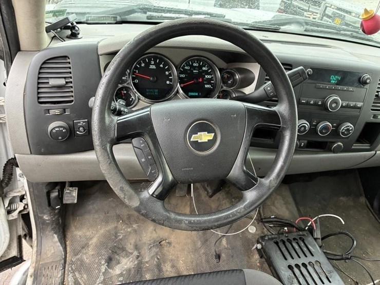 2013-chevrolet-silverado-2500-image-13
