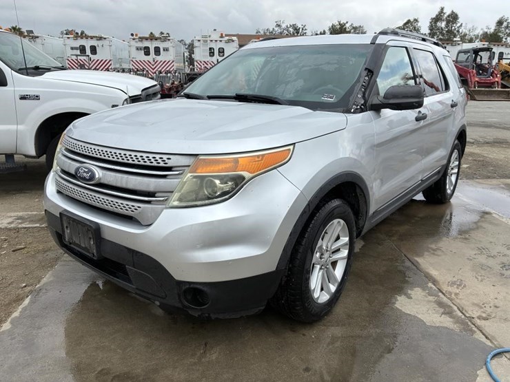2015-ford-explorer-image-1