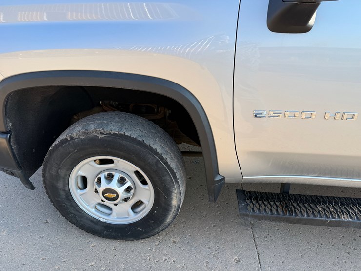2021-chevrolet-silverado-2500hd-image-11