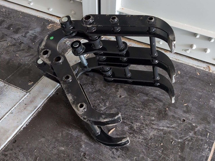 mini-excavator-wood-grab-attachment-image-2
