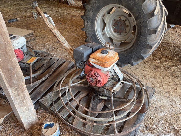 stone-construction-equipment-48"-trowler-with-honda-engine.-image-3