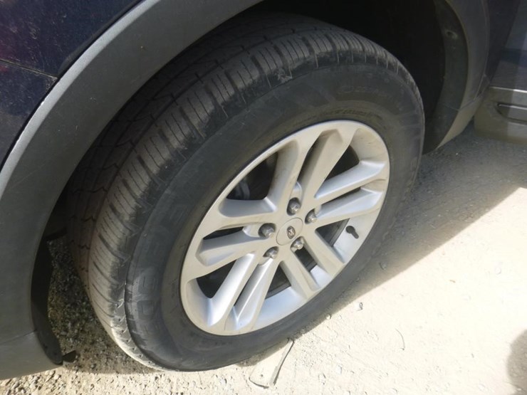 2016-ford-explorer-image-13