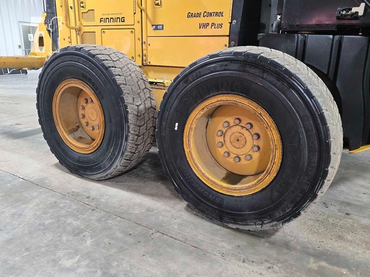 2014-caterpillar-160m2-image-32