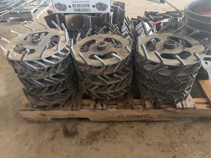 chicken-tracker-closing-wheels-(set-of-16)-image-1