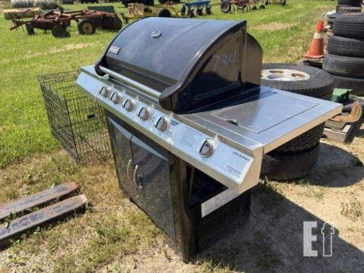 lp-gas-grill-&-dog-crate-image-1
