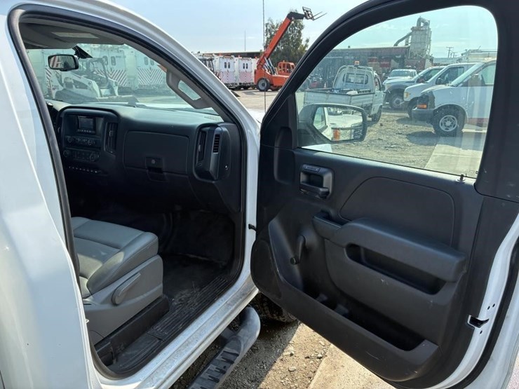 2015-chevrolet-2500-image-17