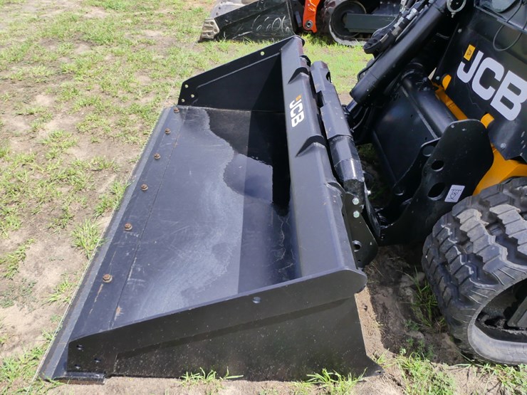 2025-jcb-215t-image-11
