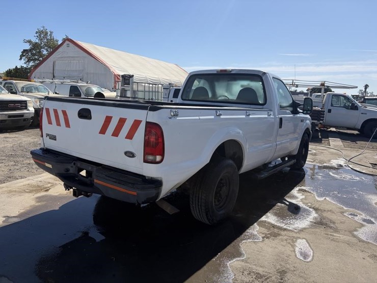 2004-ford-f350-xl-image-3