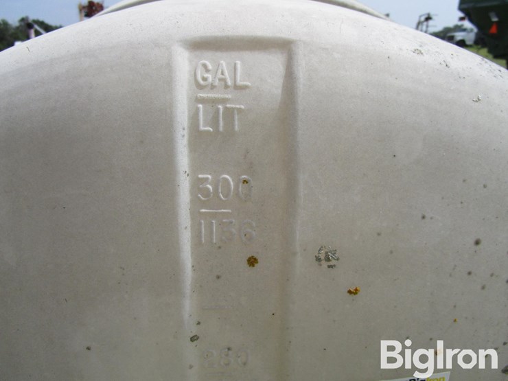 sprayer-tank-on-trailer-image-16