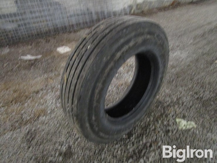 sailun-295/75r22.5-truck/trailer-tire-image-1
