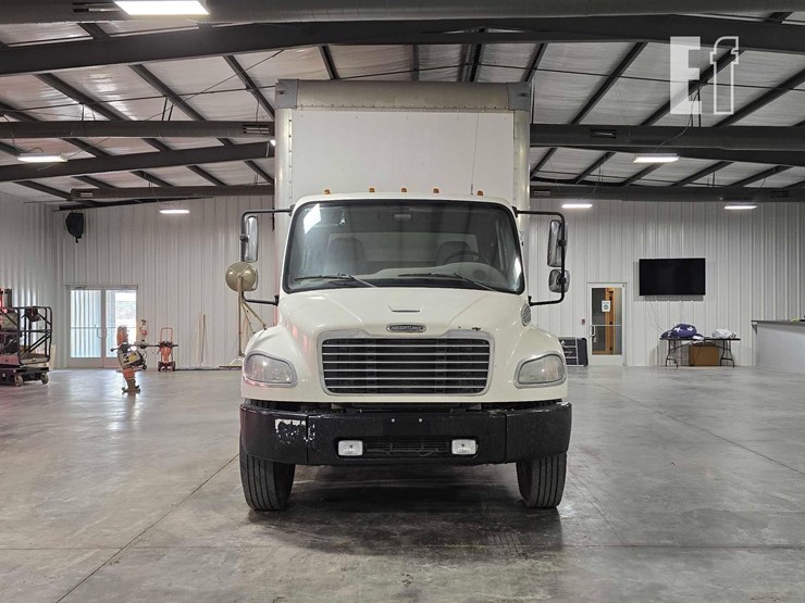 2020-freightliner-business-class-m2-106-image-7