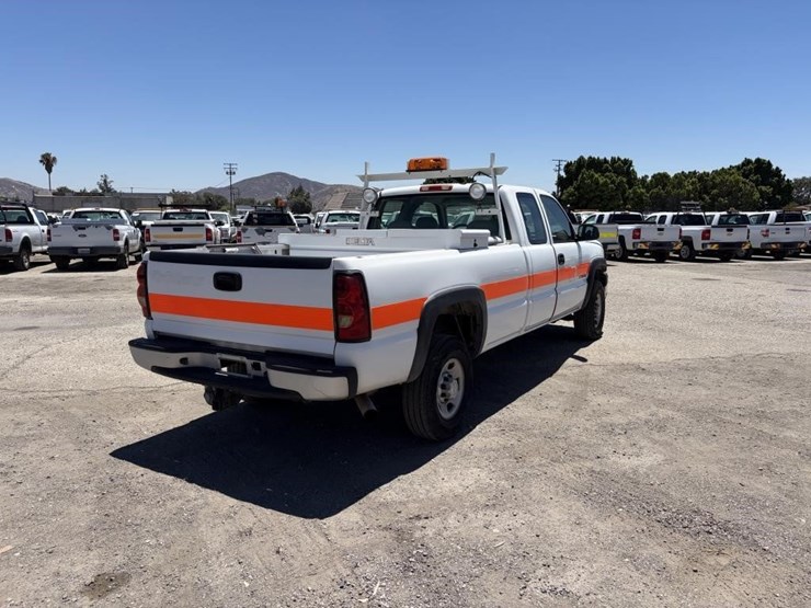2005-chevrolet-silverado-2500-image-3