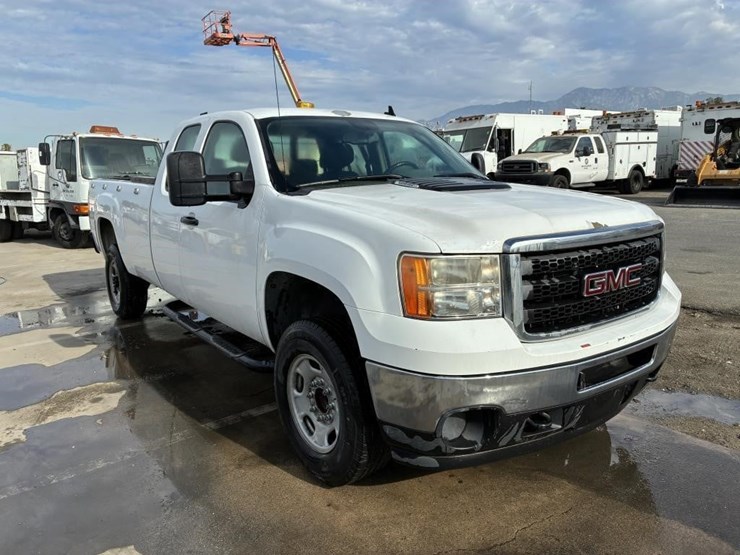 2012-gmc-sierra-2500-image-2