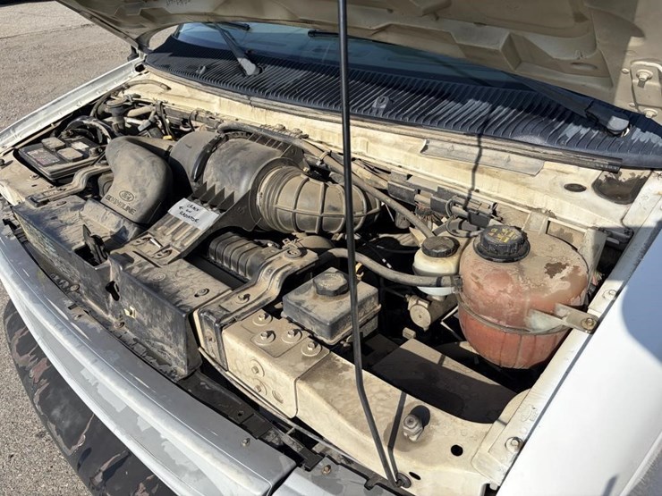 2002-ford-e350-image-7