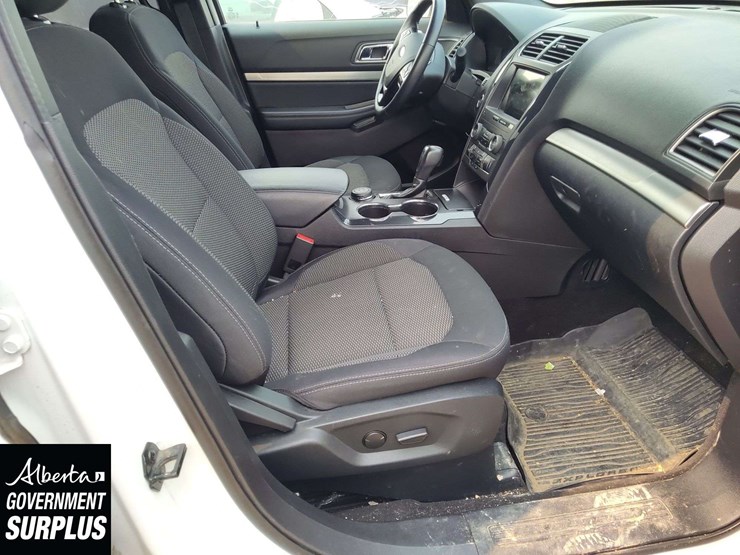 2019-ford-explorer-image-14